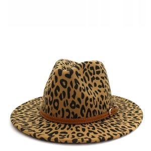 MIA woman wool hat cheetah